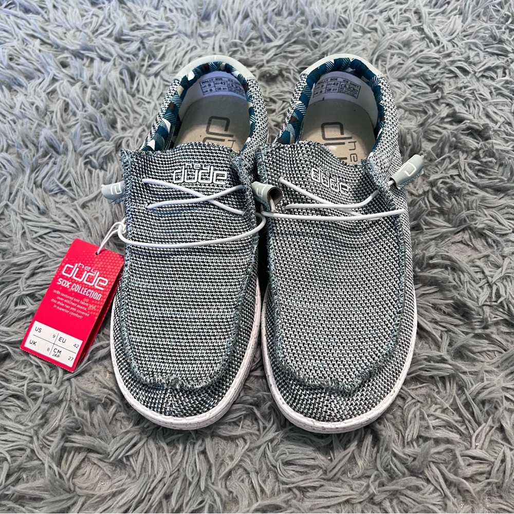 NWT HEYDUDES SIZE 9 MENS